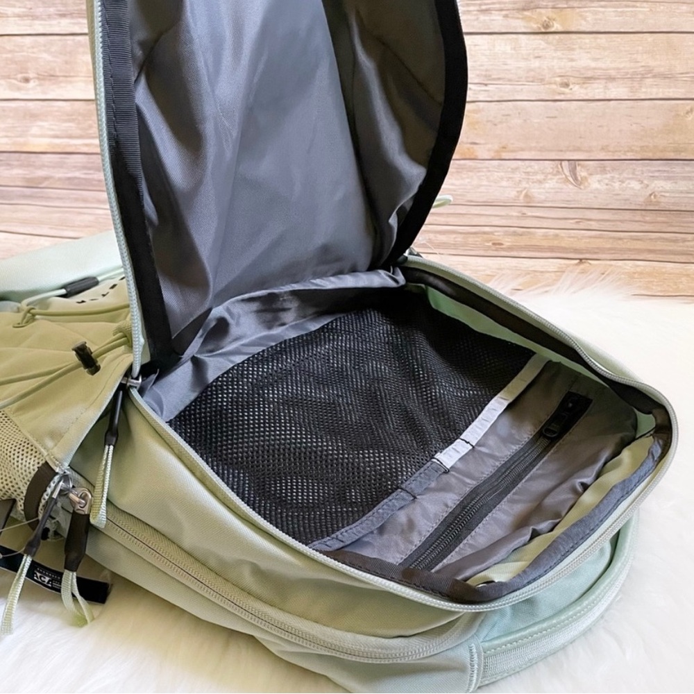 The North Face Women’s Jester 27 Liter Backpack - Picture 4 of 6